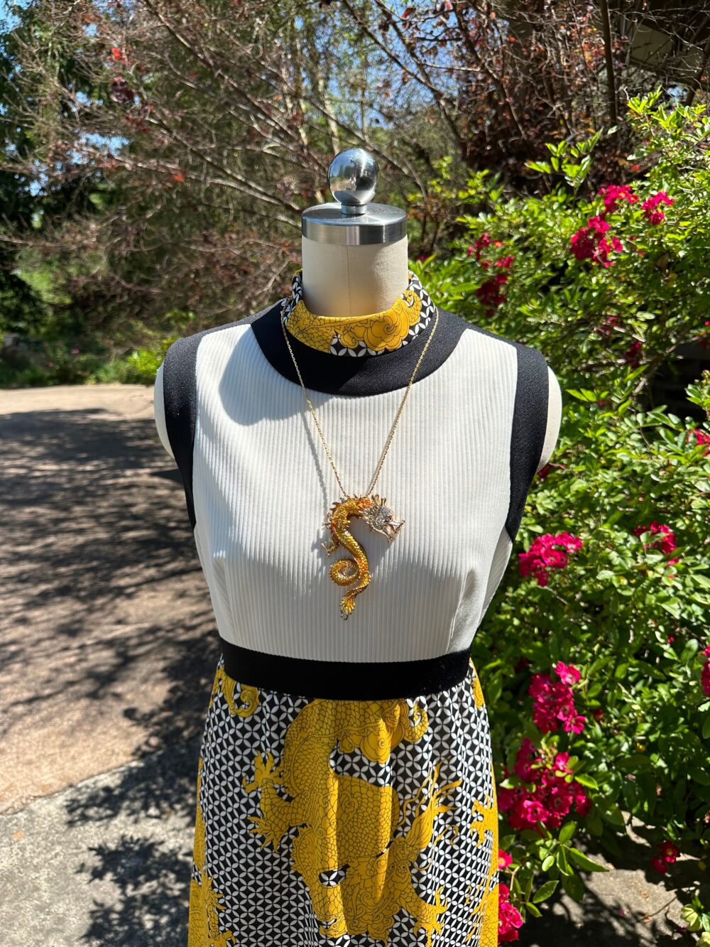Rare 70's Dragon Dress/70's Dresses/Maxi Dresses/Dragon Dresses/70's Maxi Dresses/Print Maxis/Vintage Dresses/Mint Condition