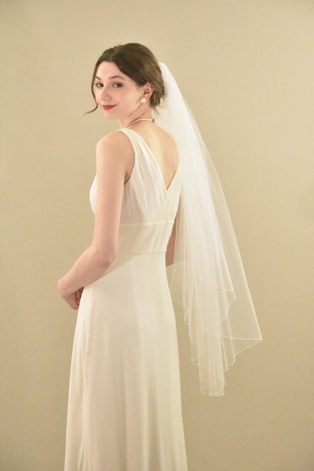 Classic Full Volume Fingertip Veil With Pencil Edge| | Mid Length Simple & Elegant