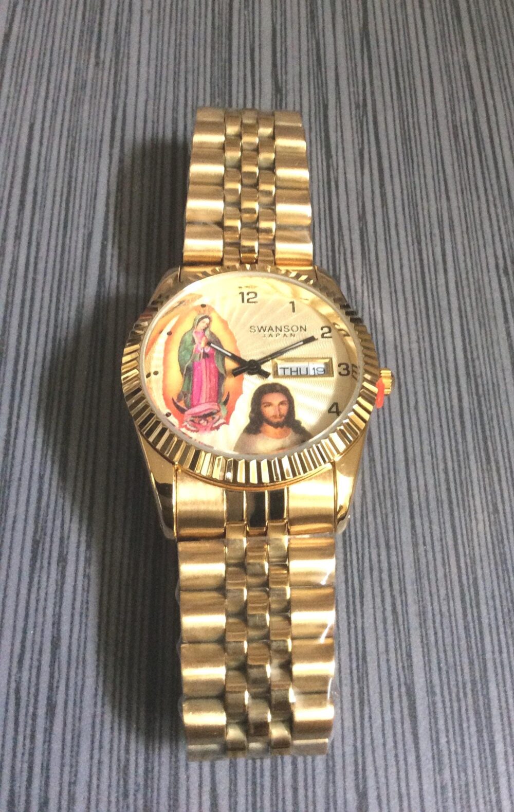 Swanson Men's Religious Gold Watch Round Dial Guadalupe & Jesus Date On Linked Band Waterproof 5Atm New Unused Vintage Item
