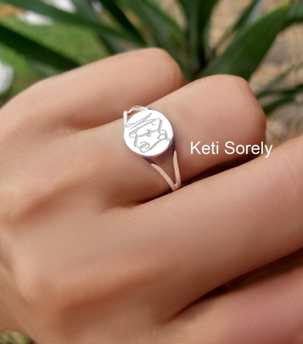 10K, 14K Or 18K Solid Gold Small Round Signet Ring With Engraved Monogram Initials in Yellow, Rose White Gold, Minimalist For Woman