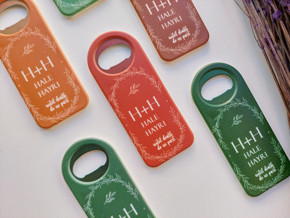 Wedding Favor Magnet Personalized Wooden Magnets For Guests Magnetic Bottle Opener Custom Cap Gift
