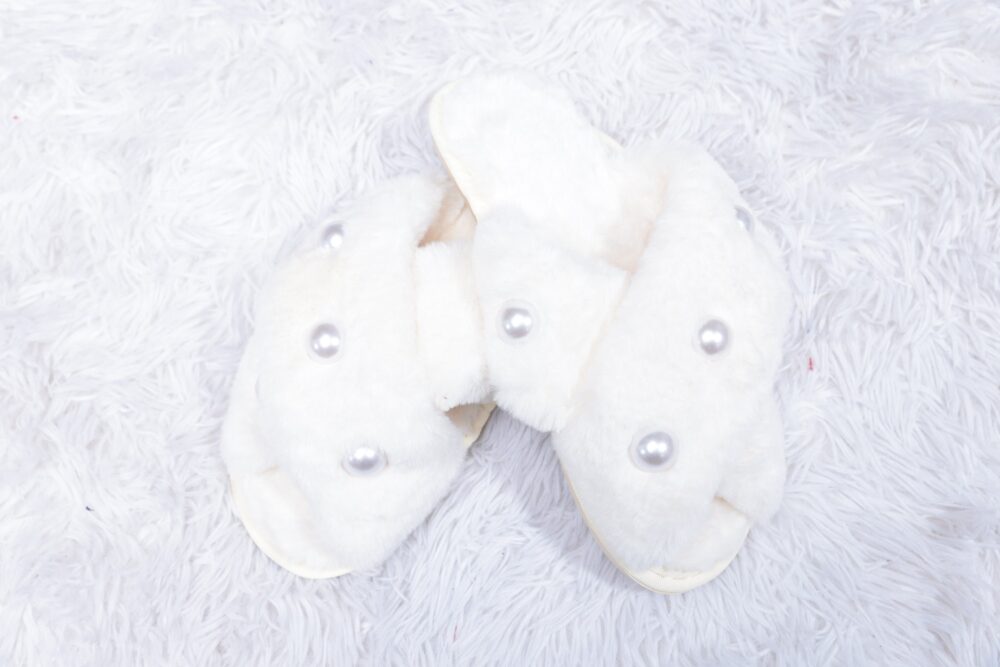 Soft Cozy Slippers With Pearls, Bridesmaids Gifts, Maid Of Honor Gifts, Bride To Be Getting Ready, Honeymoon Slippers