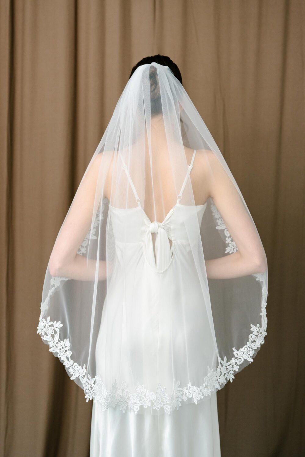 Lace Wedding Veil, Flower Veil Embroidery Bridal Floral Ebmroidered Wedding Soft Tulle Short Fingertip, Veil With Lace