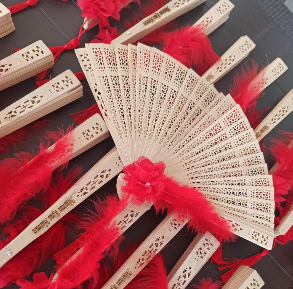 50 Pcs Wedding Favors For Guests in Bulks, Wooden Hand Fan, Personalized Gift, Engraved Sandalwood Bridal Shower, Gastgeschenk Hochzeit