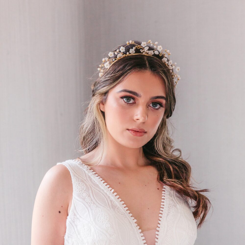 Rustic Bridal Crown, Boho Wedding Headpiece, Floral Pearl Tiara, Romantic Nature-Inspired Hair Accessory, Summer Crown