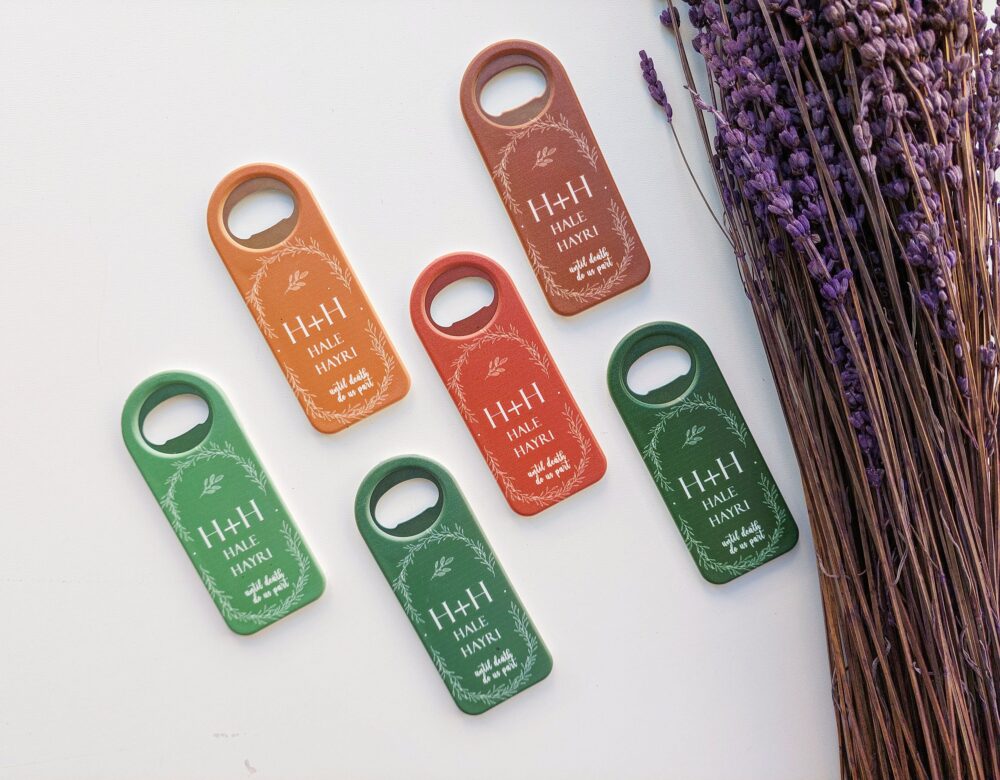 50 Pcs Wedding Favor Magnet Personalized Wooden Magnets Guests Magnetic Bottle Opener Custom Cap Gift