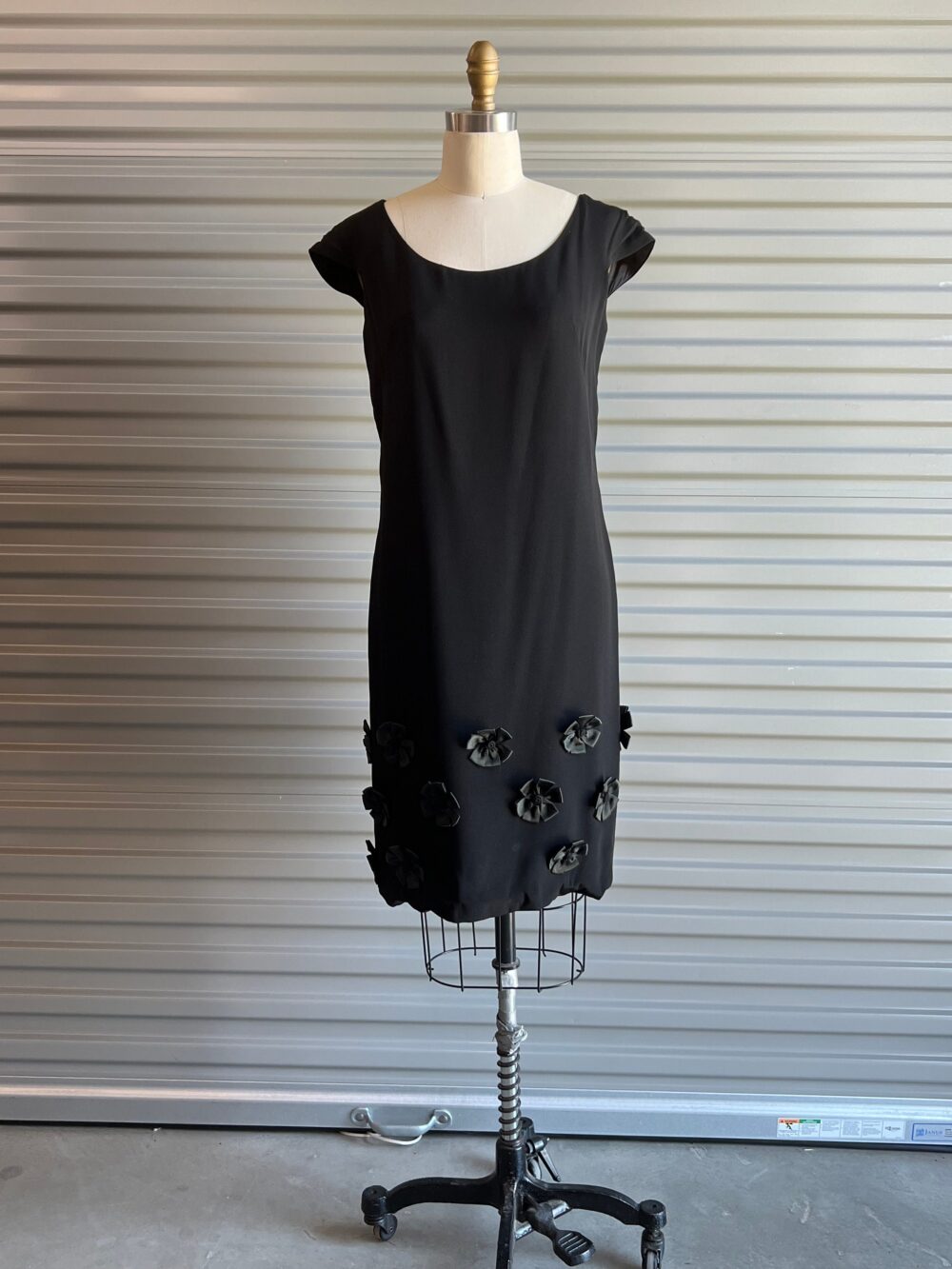 Vintage Little Black Dress With Cap Sleeve & Flower Rosettes Around Hem Size Small Needs A Work