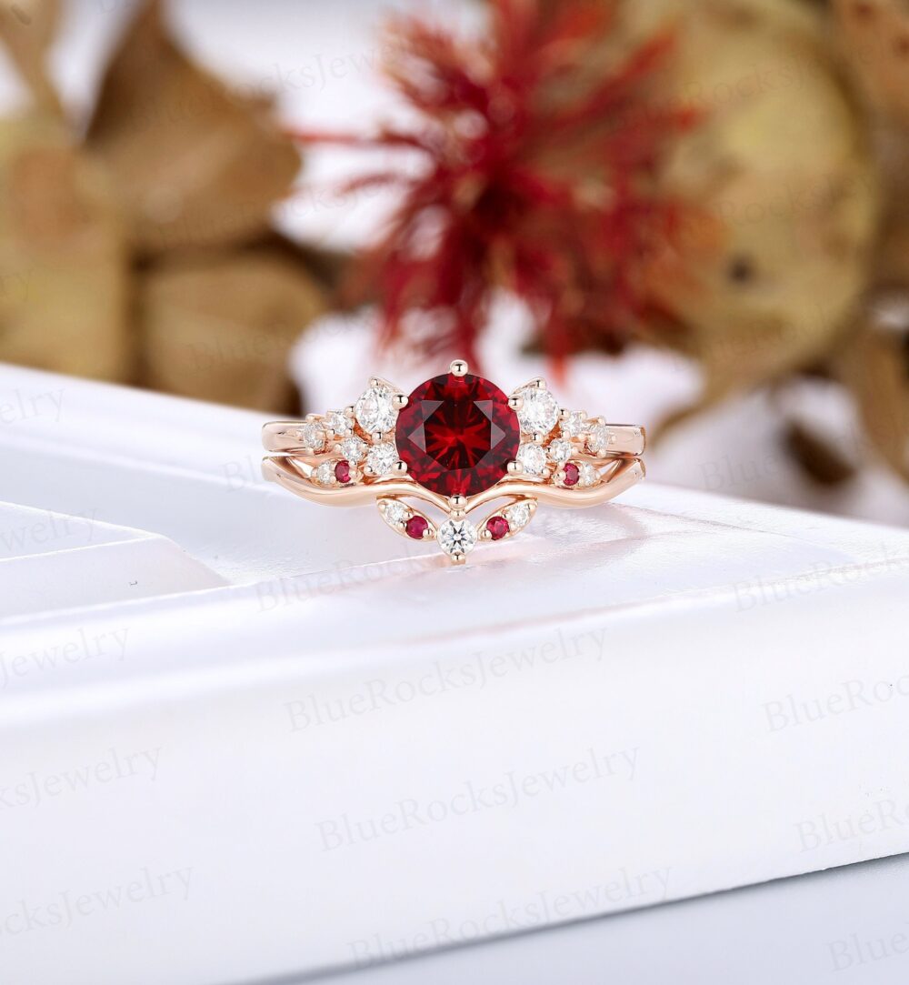 Round Ruby Engagement Ring Set Rose Gold Art Deco Cluster Moissanite Bridal Vintage Curved Matching Band Anniversary
