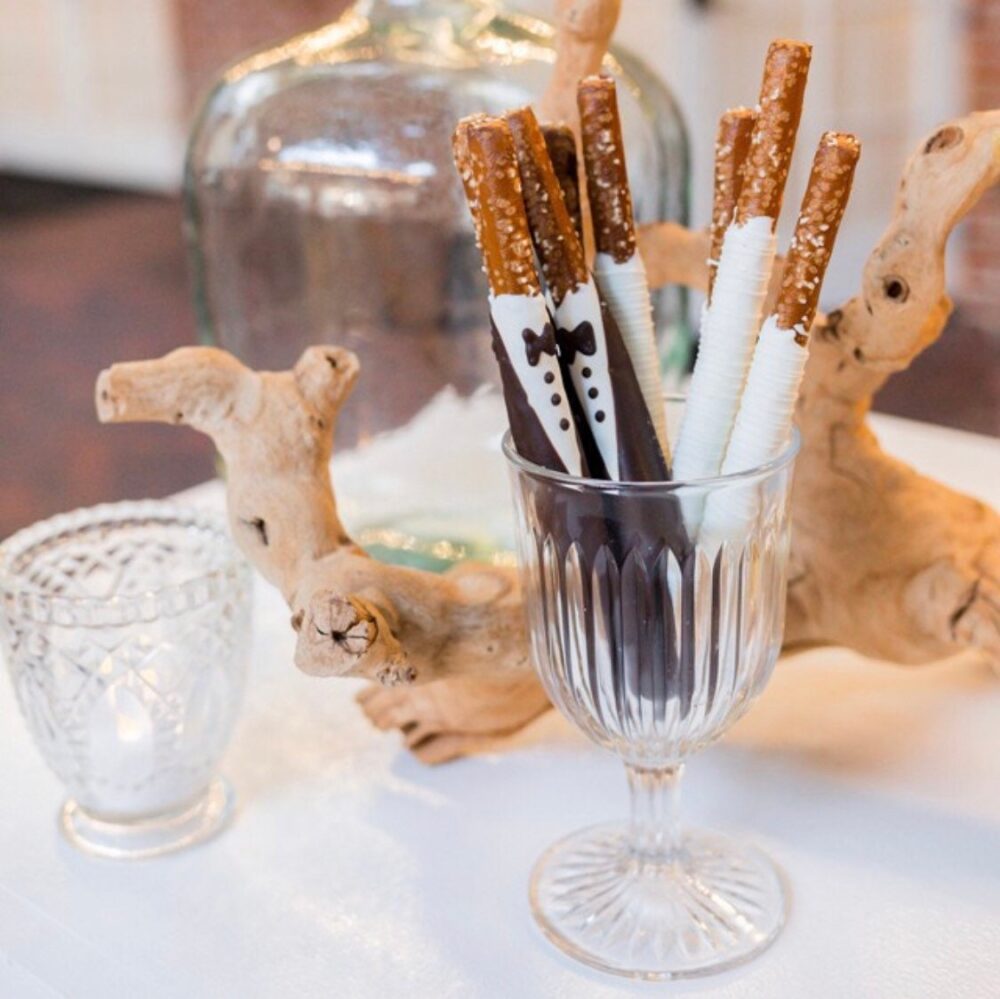 Chocolate Bride Groom Covered Pretzels, Wedding Favors, Bridal Shower, Wedding, Gift