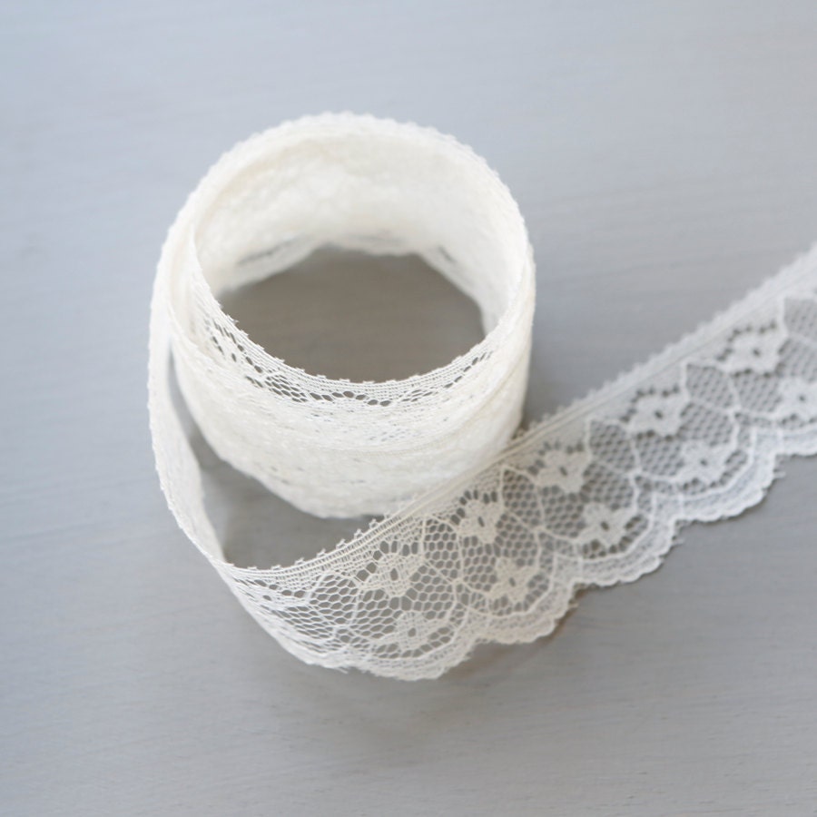Light Ecru Scalloped Lace Trim 5 Yards
