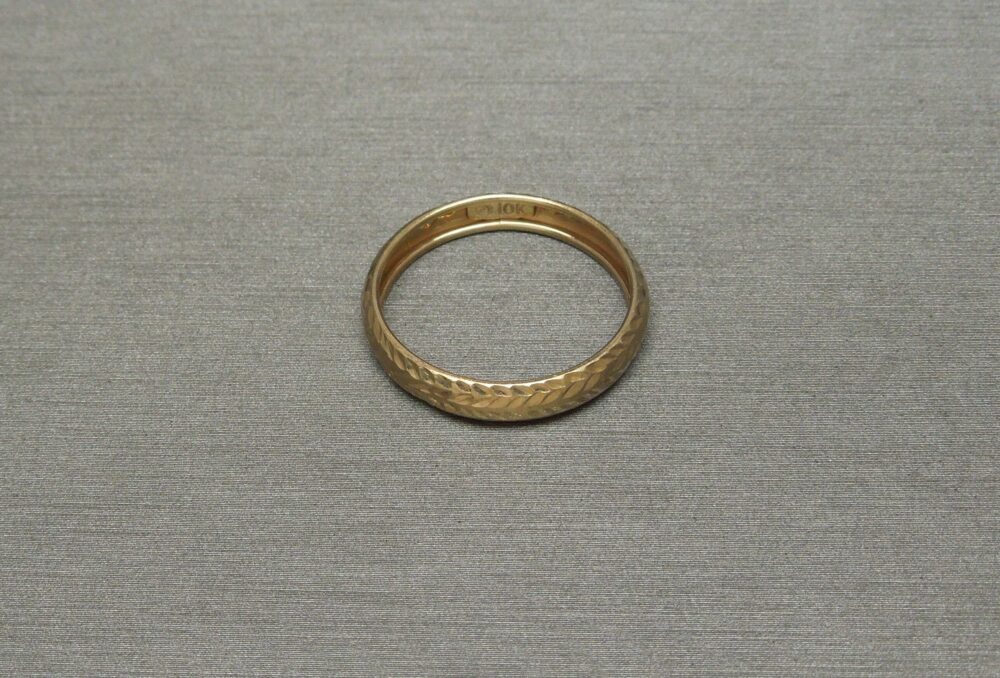 Unisex/Men's Lightweight 10K Gold Engraved Domed Eternity 3.4mm Victorian Style Wedding Band Sz 8.75