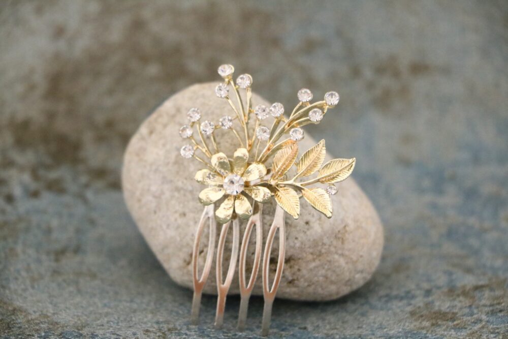 Small Wedding Hair Comb Gold Veil Bridesmaid Bridal Accessories Floral Side Bridal Headpiece in Hair Piece
