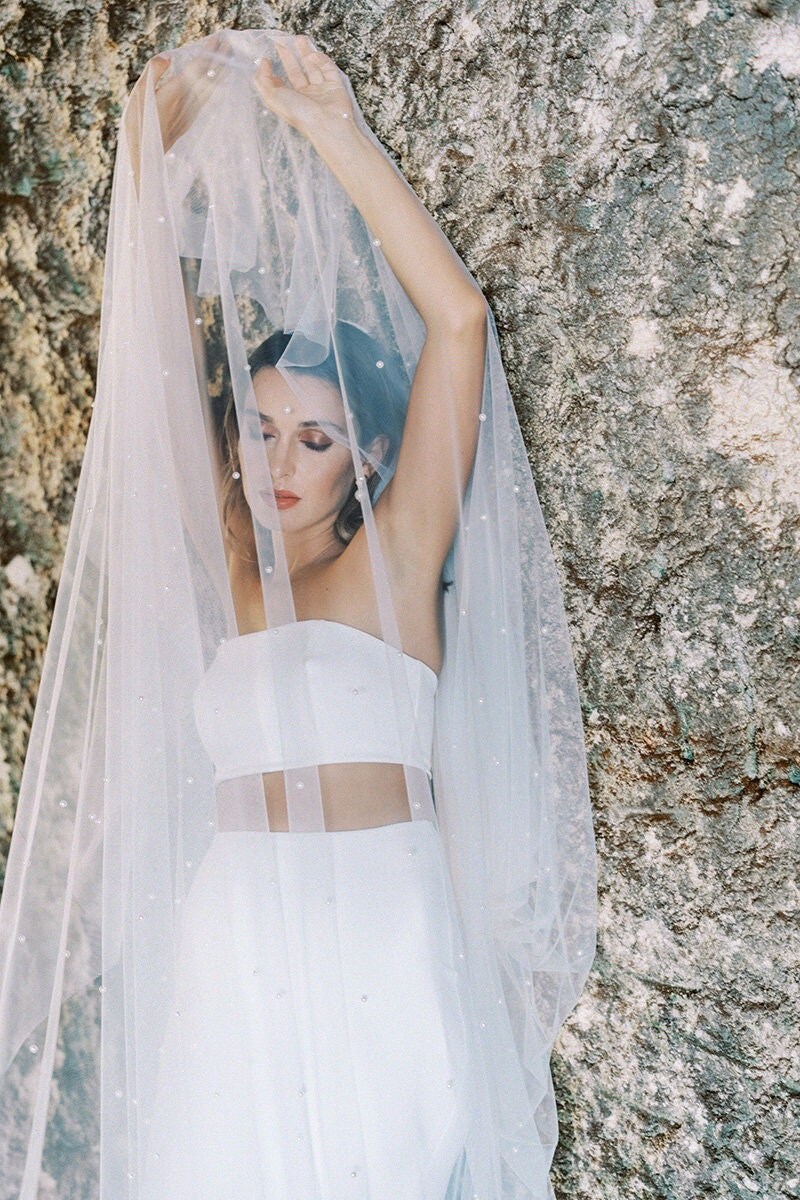 Loulou | One Tier Pearl Wedding Veil, Long Veil With Large Pearls, Modern Chapel Cathedral