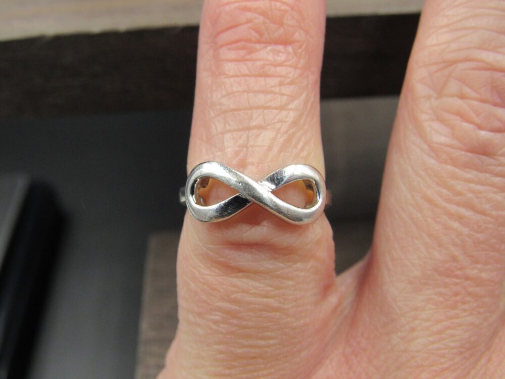 Size 4 Sterling Silver Small Infinity Band Ring Vintage Statement Engagement Wedding Promise Anniversary Bridal Cocktail
