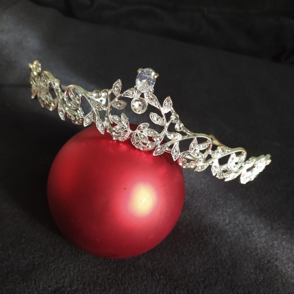 Wedding Crown, Flower Tiara, Floral Tiara, Bridal Crown, Leaf Tiara, Snow Headband, Wedding Hair Accessories, Elegant Diadem, Crowns & Tiaras