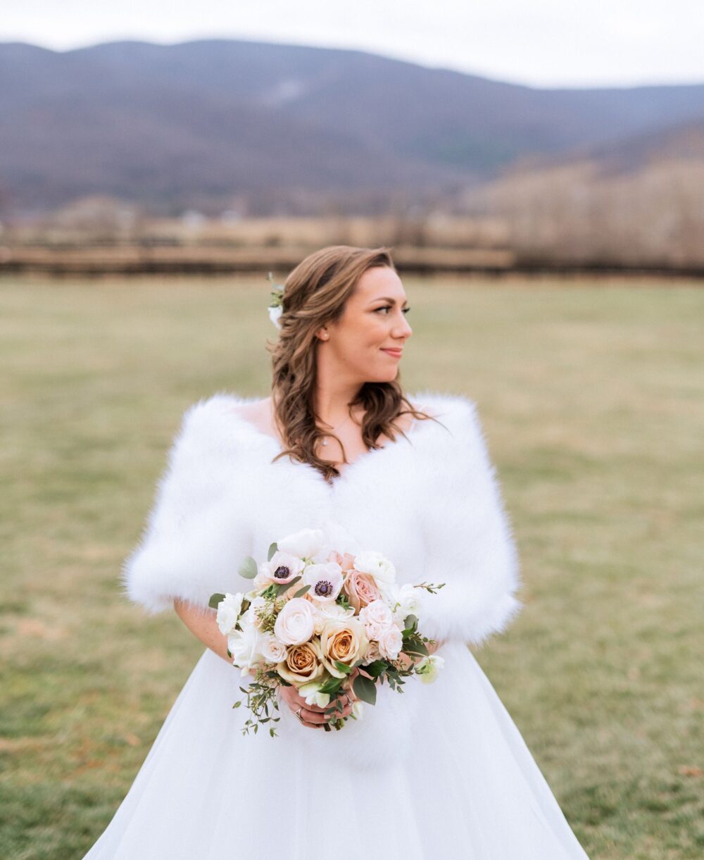 Ivory/White Faux Fur Bridal Wrap, Stole Shawl Cape, Wedding Faux Fur Wrap | Lilian Ivy03 Pwht02