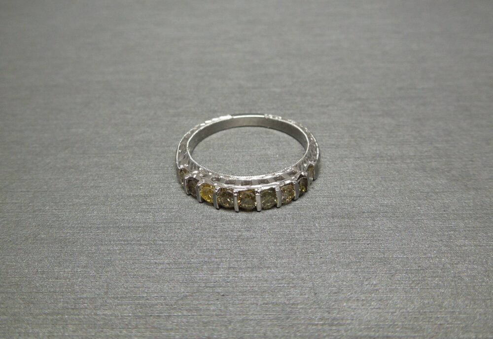 Vintage Estate 14K White Gold 0.50Tcw Brilliant Natural Green Diamond Art Deco Engraved Wedding Band Sz 6