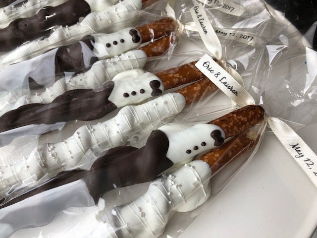 Bride & Groom Pretzels, Rehearsal Dinner Favor, Black Tie Wedding, Wedding Couples Shower, Engagement Party, Hotel Bag, Caramel