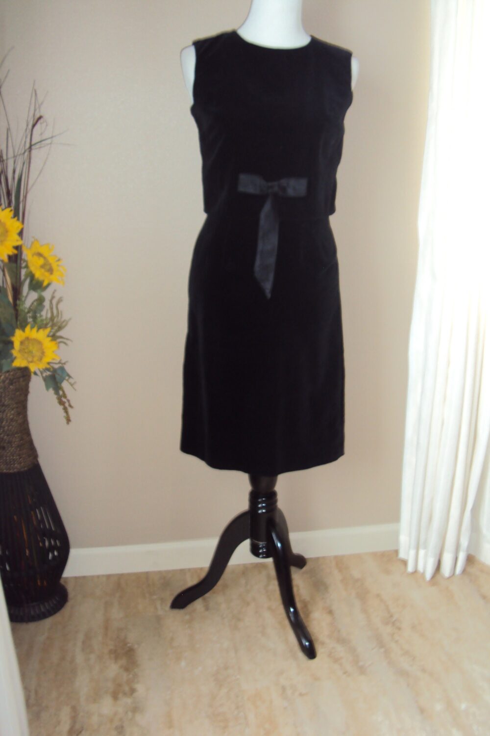 1970S Womens/Juniors Vicky Vaughn Black Velveteen Sleeveless Form Fitting Special Occasion Mini Dress/ lbd Size S/ 70S Dress S