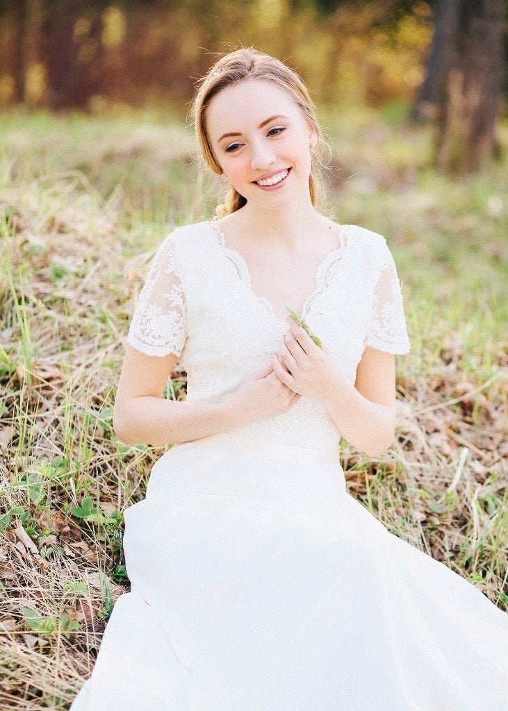 Boho Lace Wedding Dress Short Sleeve Bohemian Bridal Gown