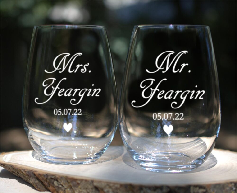 Mr & Mrs Wedding Wine Glasses Personalized With Little Heart