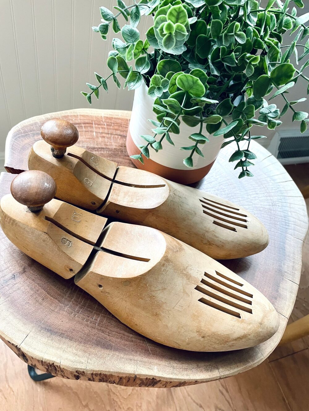 1940's-1950's Pair Of Wooden Shoe Stretcher Molds in Great Condition