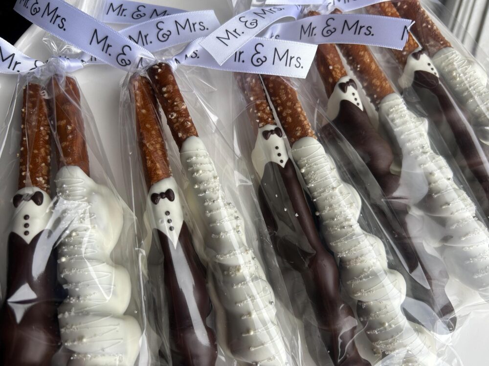 Bride & Groom Chocolate Covered Pretzels - Wedding Favors, Engagement Gift, Bridal Shower Treats, Edible Gift Elegant Dessert