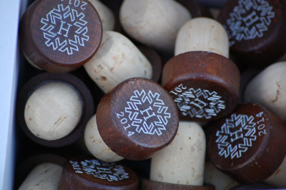 Personalized Wedding Favors, Wooden Wine Stopper, Rustic Wedding, Any Quantity, Snowflake Winter