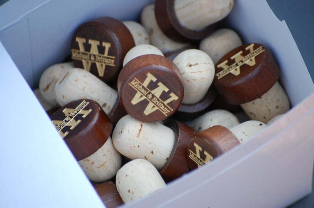 Rustic Wedding Favor Wine Corks, Shabby Chic Guest Gift, Vintage Monogram Stopper Gift