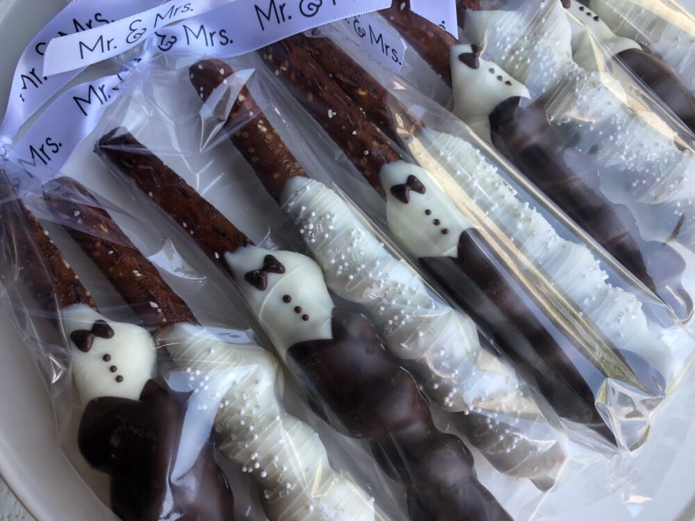 Bride & Groom Chocolate Covered Pretzels - Wedding Favors - Engagement Gift, Bridal Shower Treats, Edible Elegant Dessert