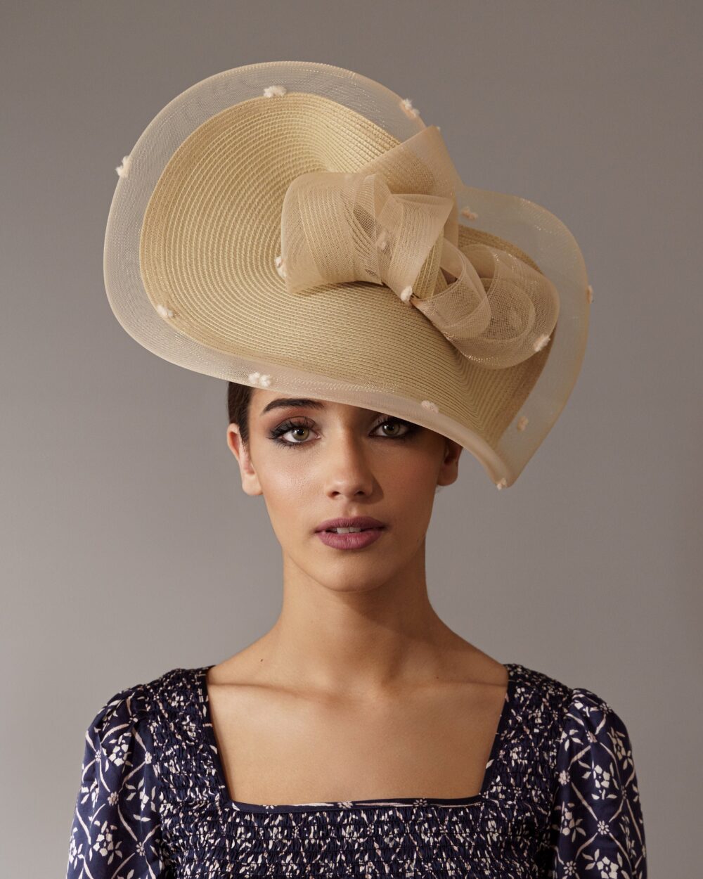 Cream Wedding Fascinator With Veil, Beige Kentucky Derby Hat For Woman, Royal Ascot Champagne, Special Occasion Cream, Groom Mother