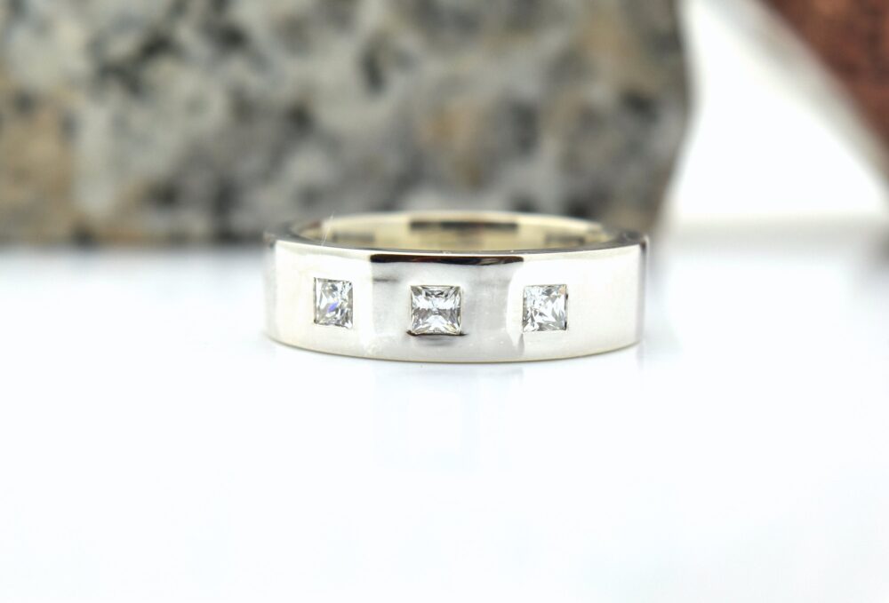 Luxury Mens Band 18K White Gold Princess Cut Wedding Band 10mm Wide Marraige Ring Mens Diamond Conflict Free Diamonds