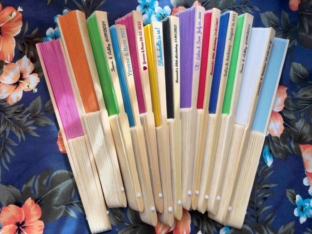 Destination Wedding Favors Personalized Silk/Bamboo/Sandalwood Fans Faveurs De Mariage Personnalisés Hand Fan Gifts Guest Bulk Bridal Shower