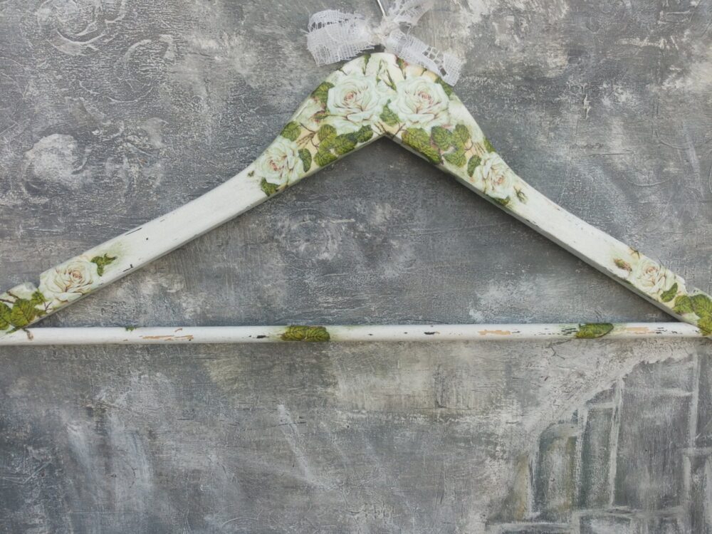 Personalized Hanger/Personalized Wedding Hangers/Custom Hanger/Weddings/Bride/Hangers With Flowers/Bridesmaids Hangers/Name Hanger