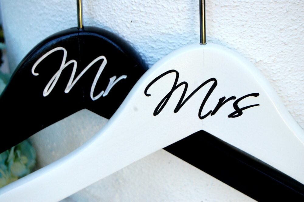 Personalized Wedding Gift, Mr & Mrs Hanger Set, Bridal Shower Gift Custom Hanger, Bride Groom Couples