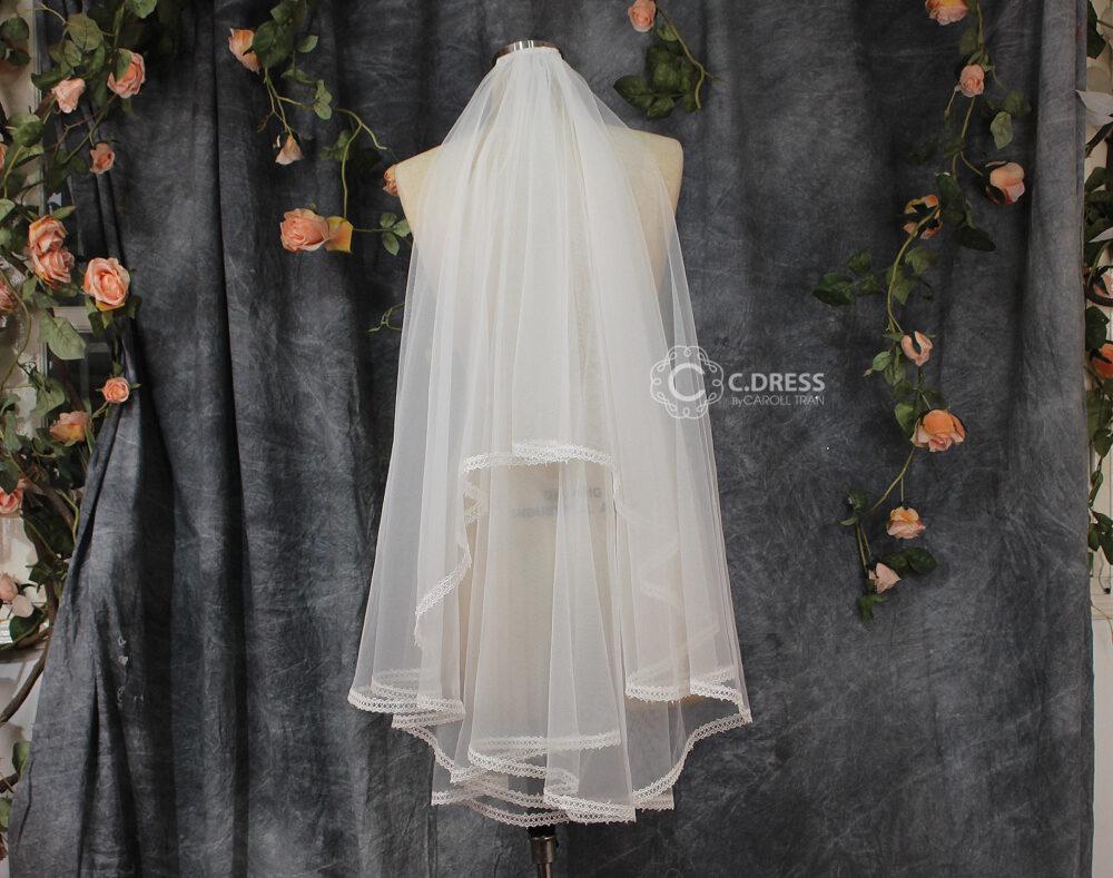 Short Lace Wedding Veil Two Tier Fingertip Bridal Veil