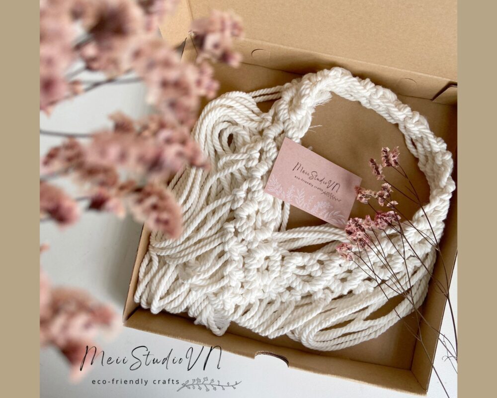 Wedding Veil, Bridal Bohemian Hair Accessory, Handmade Macrame Wedding Feathers Boho Veil