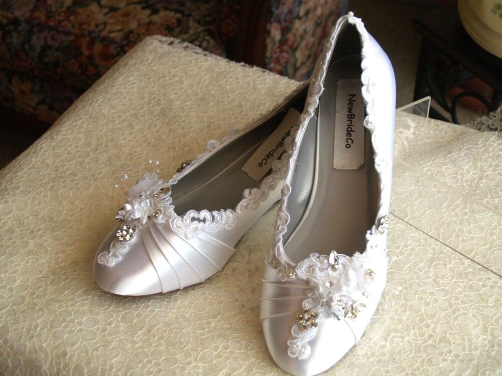 Sale Size 9 White Comfortable Wedding Shoes, Brides Low Wedge 1" Beautiful Venice Lace & Jewels, Satin Pump Low Heels, Crystals