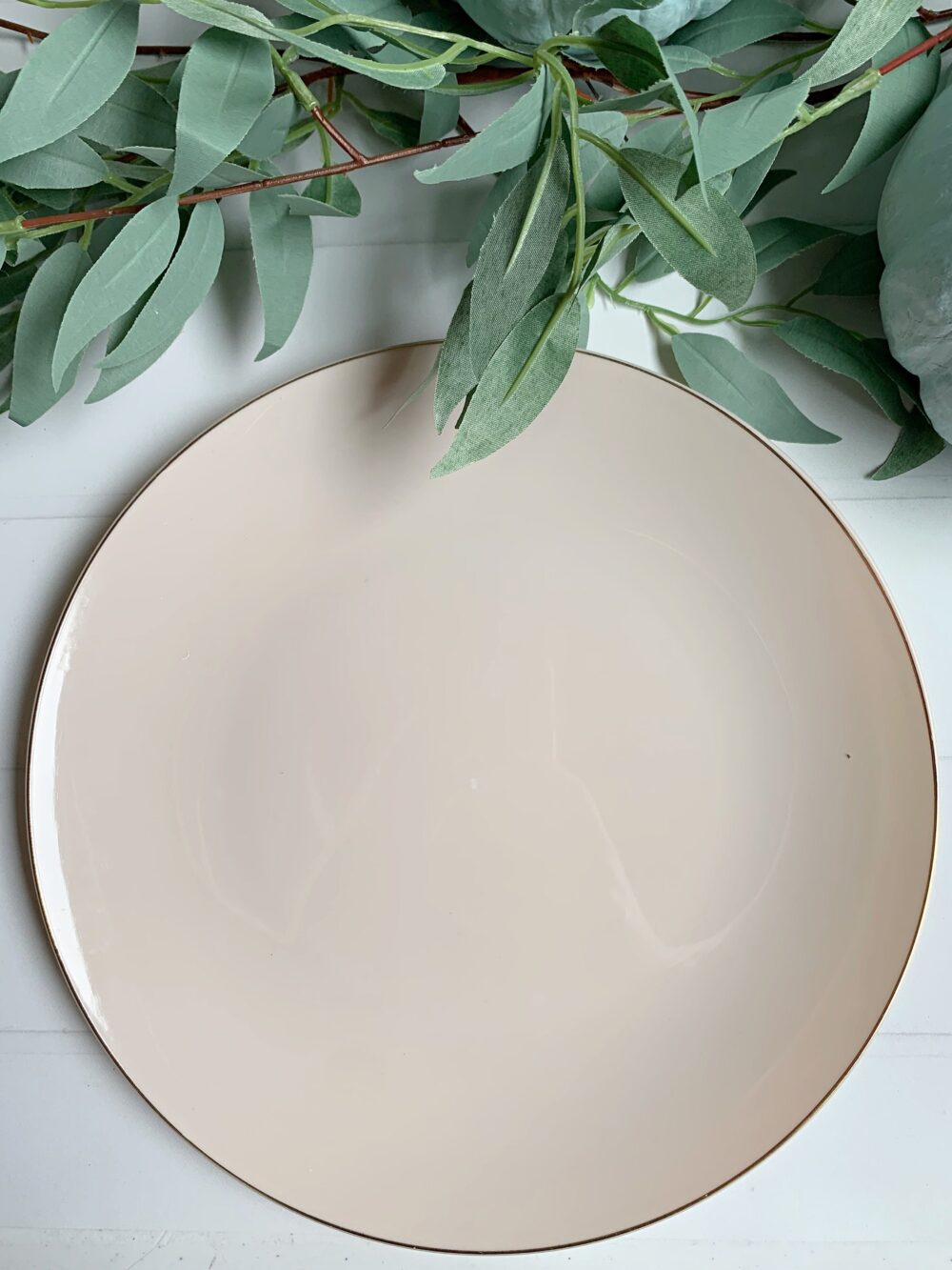 Linen With Gold Dinner Plates - Plastic For Weddings, Parties, Showers
