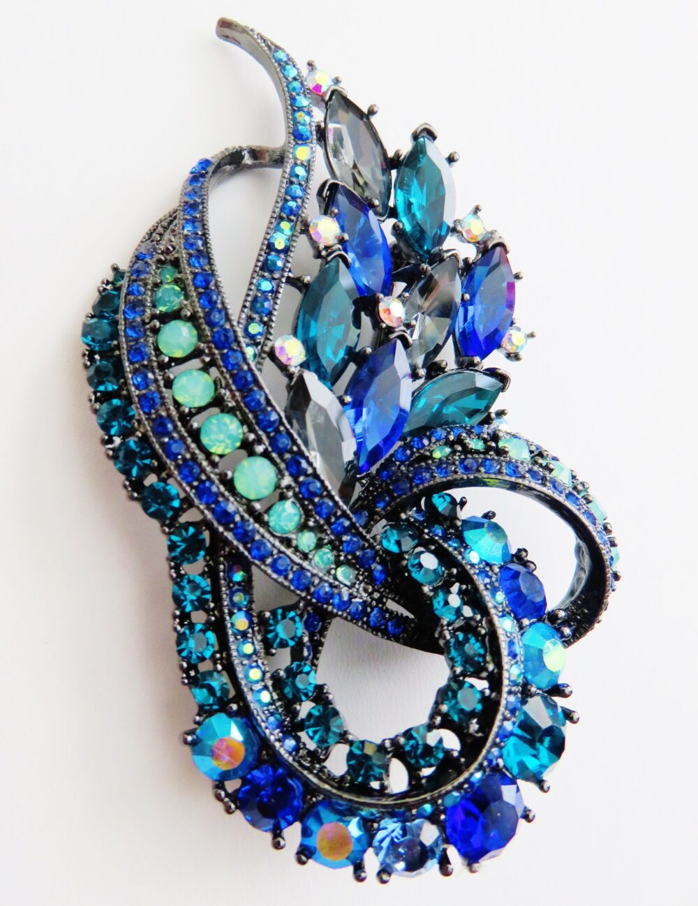 stunning Joan Rivers Classic Collection Jeweled Ribbons Of Crystals Brooch