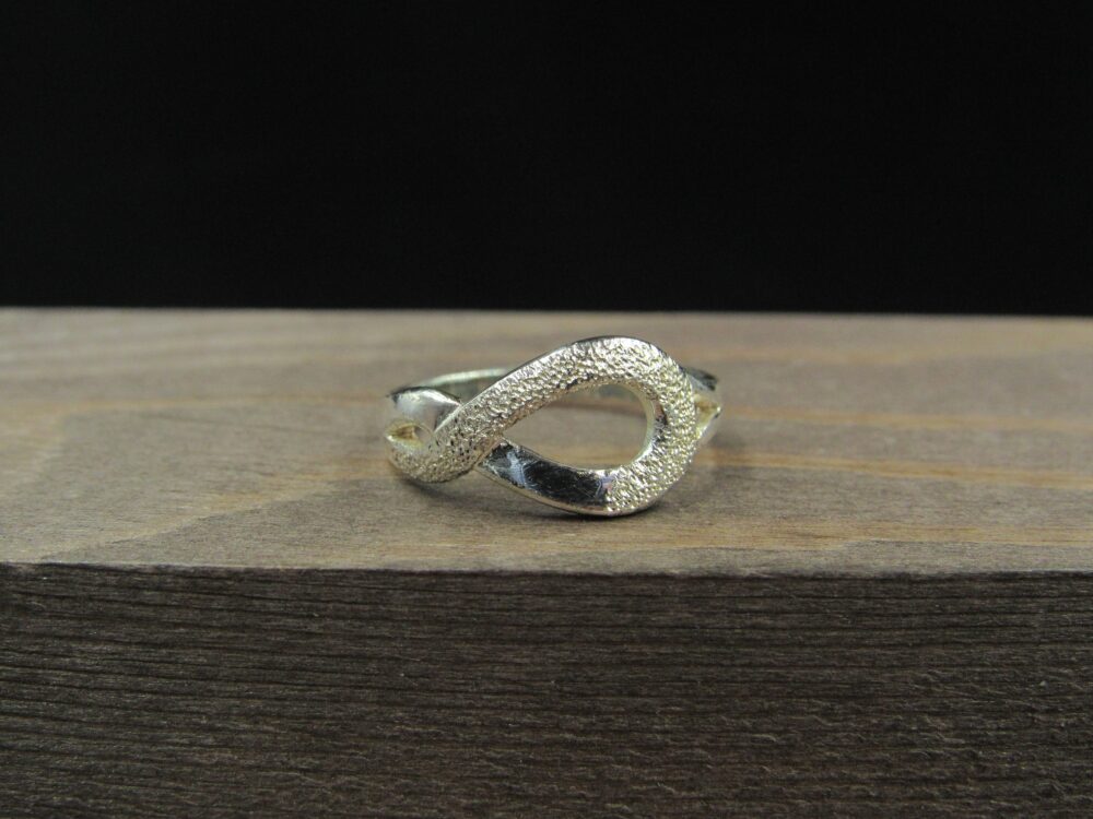 Size 7.5 Sterling Silver Odd Textured Infinity Band Ring Vintage Statement Engagement Wedding Promise Anniversary Bridal Cocktail Friendship