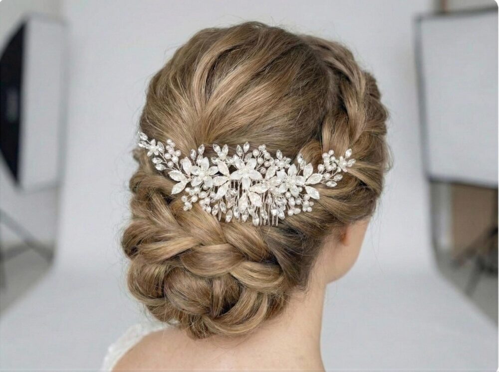 White Flowers Wedding Hair Comb. Bridal Silver Piece. Wedding Jewelry. Floral Comb