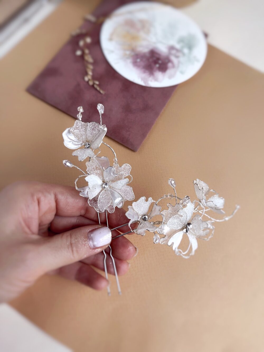 Floral Hair Pins White Resin Flower Earrings Sparkling Hairpiece Bridal Accessories Clips Wedding Jewellery Lace Comb Crystal