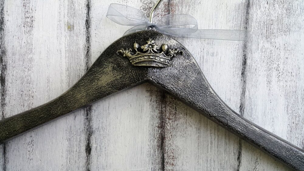 Black & Gold Wedding Hanger, Personalized Groom Hanger, Gift For Groom, Bridal King Crown Hanger, Groomsmen Gift, Wedding Name Hanger