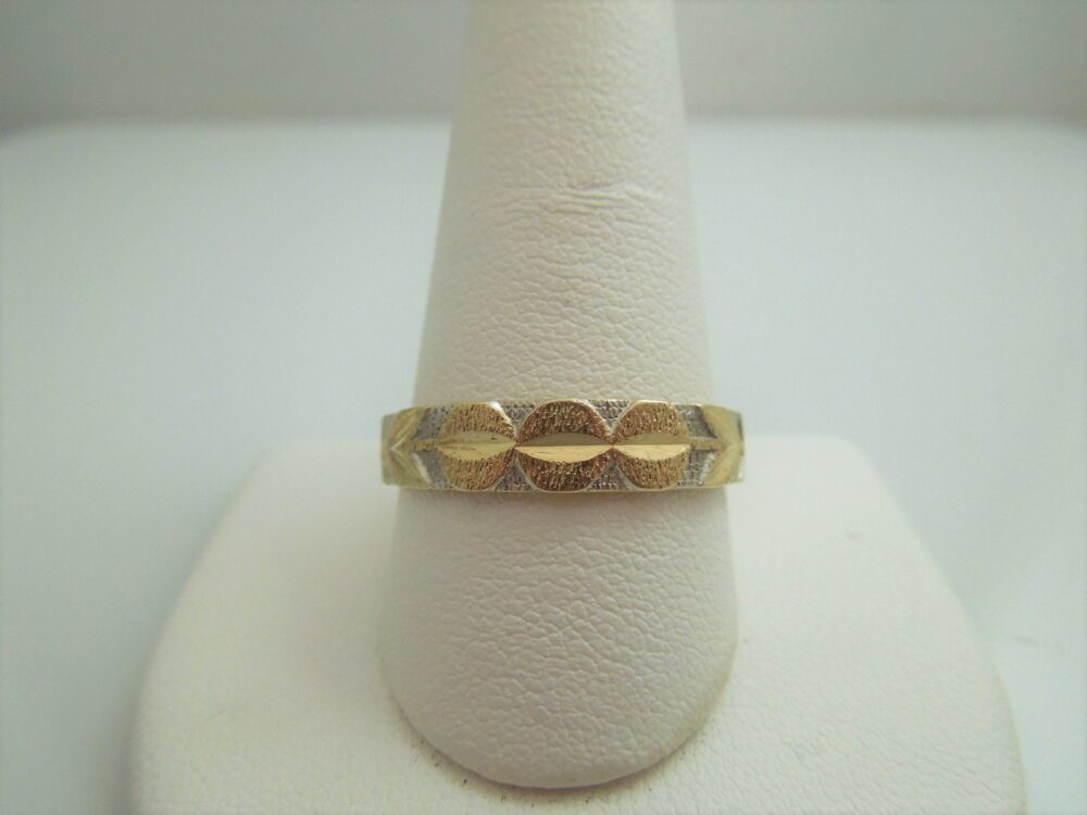 G942 Etched Unisex 14Kt Two Tone Gold Wedding Band