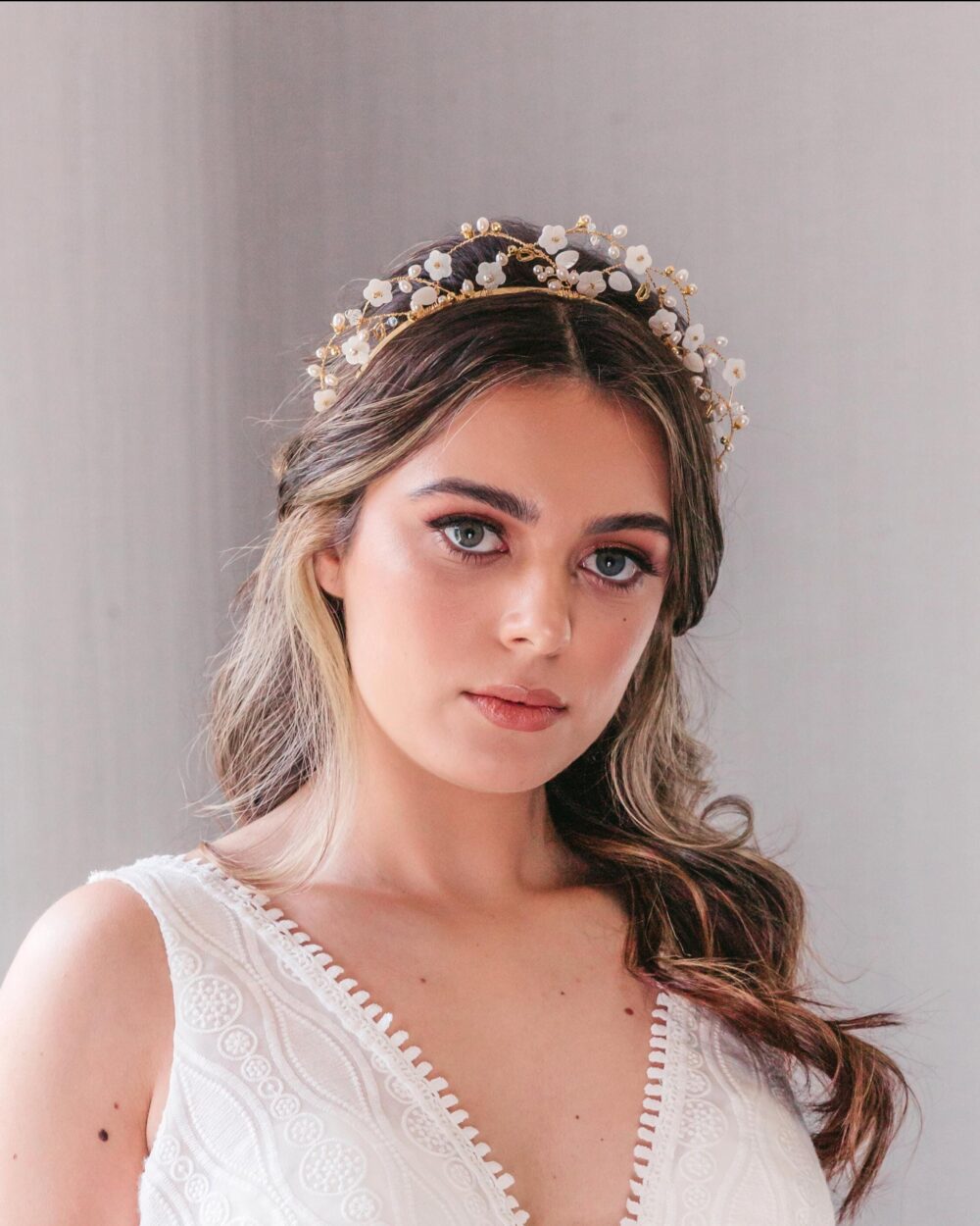 Rustic Bridal Crown, Boho Wedding Headpiece, Floral Pearl Tiara, Romantic Nature-Inspired Hair Accessory, Summer Crown