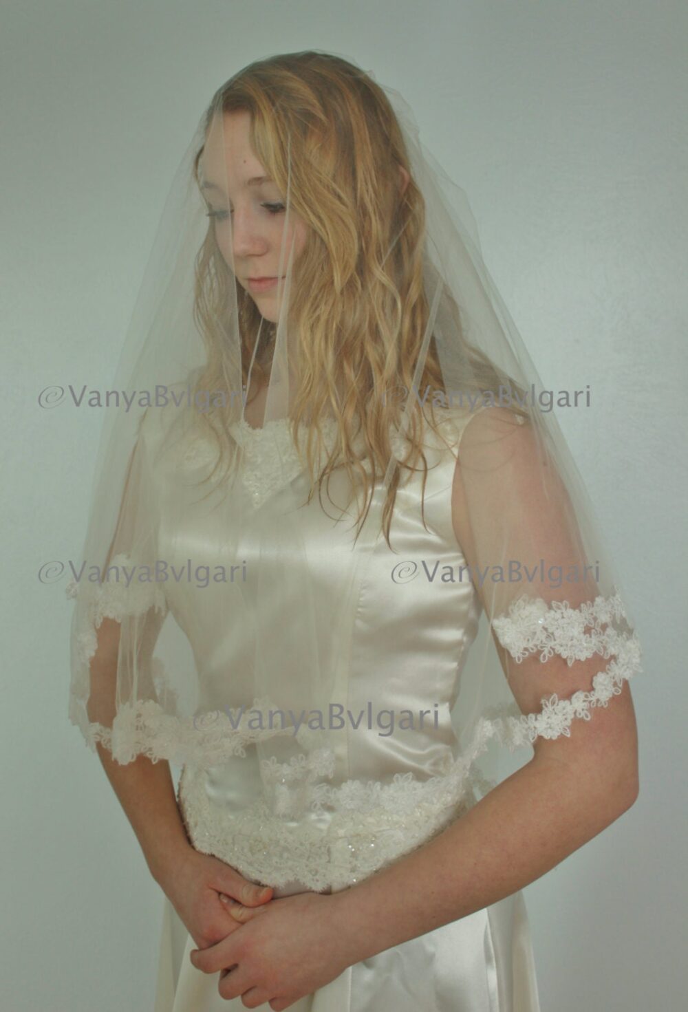 Lace Veil in Two Tier Fingertip Length With Beaded Round Flowers Lace Edge, Classic Bridal Blusher Layers, Popular