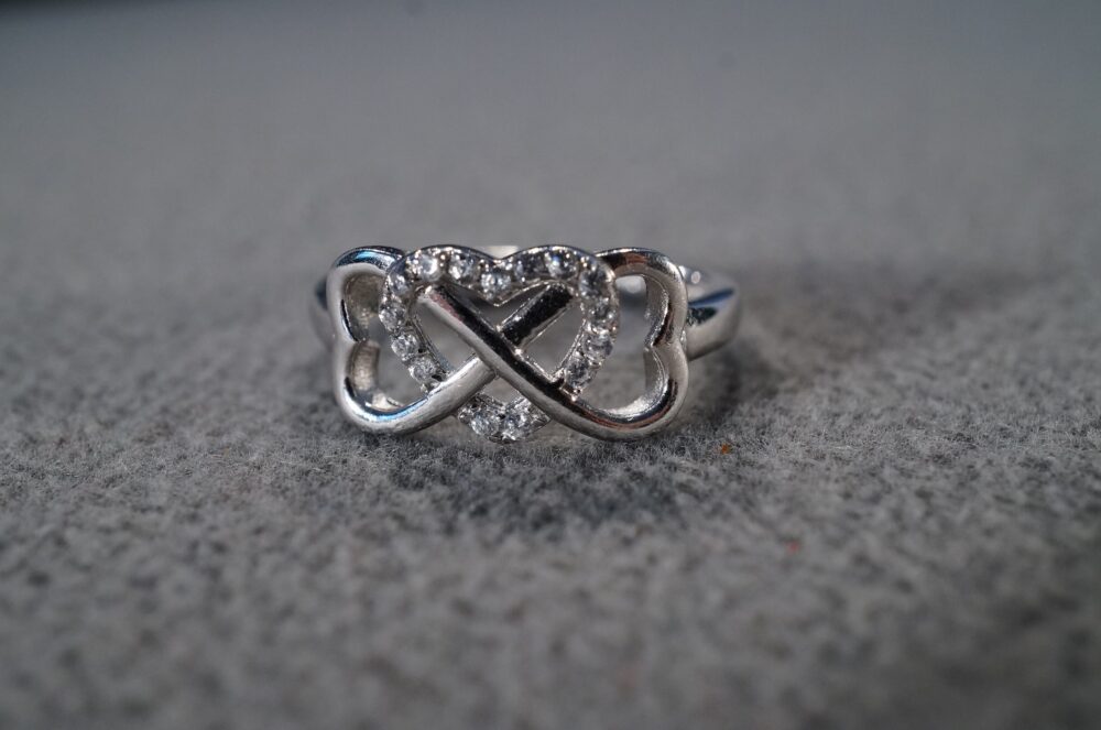 Vintage Art Deco Style Sterling Silver Genuine Cubic Zirconia Heart Shaped Infinity Band Ring Size 8 Jewelry