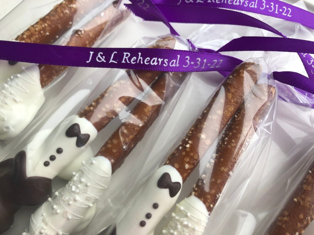 Bride & Groom Pretzel Favors, Rehearsal Dinner Wedding, Decor, Cake Pops, Welcome Bags, Wedding Shower, Cookies, Bridal, Hotel