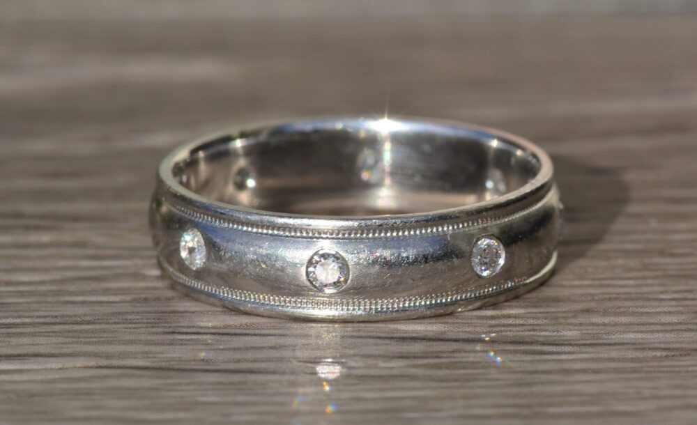 Gentlemen's Platinum Wedding Band Set With 0.40Ctw Diamonds
